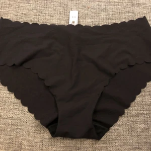  - Super snygga Nya oanvända Victoria secret trosor med prislapp på. Seamless, high waisted.  Tyvärr fel storlek. 