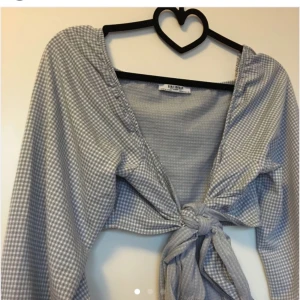  - Ursnygg tröja jag köpte på plick! Tyvärr passade den inte riktigt mig (😫) så hoppas att den ska få komma till användning hos någon annan😊