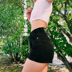  - Nya shorts från Berscha. Taggar kvar, frakt ingår!