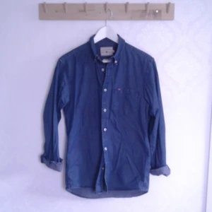  - Oanvänd Lexington jeansskjorta i nyskick.   Pris 50kr, köparen står för frakt om den ska skickas. Betalas med swish.