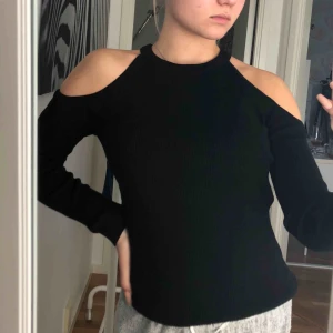  - En snygg och varm tröja från h&m. Perfekt till hösten. Använd vid endast ett tillfälle, perfekt skick. Pris ink frakt 