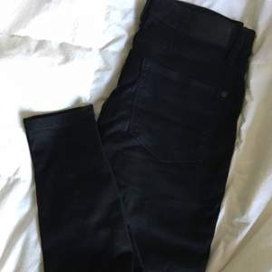 Svarta stretch jeans från Lager 157, aldrig använda!  