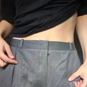  - Säljer för 80 kr plus frakt ✨❤️Skit fina kostym byxor som jag nyss köpte men tyvärr så är dem för stora!!! Skulle säga strl 40 då jag själv använder 38 och dessa inte passar så bra