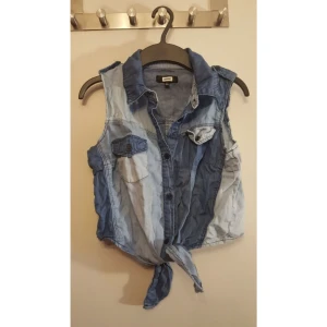  - Top från bikbok. Frakt: 39kr