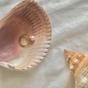 GLORIA RING⚡️🦋 - Handgjord ring som är gjord bra och hårt. Skriv till mig privat er storlek ni har i ringar så gör jag en ring som passar just dig⚡️🦋