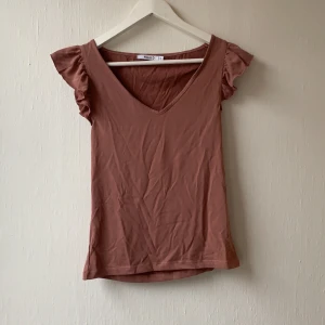 Nakd tröja - En fin nakd tröja som aldrig är använd. Ordinarepris 199kr säljes för 40kr+frakt. Storlek XS