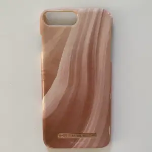 Skal för IPhone 7+/8+ ifrån Ideal of Sweden x Therese Lindgren. Sparsamt använt! Nypris är 399kr ✨