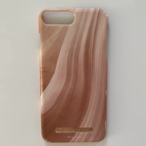 Mobilskal 💕 - Skal för IPhone 7+/8+ ifrån Ideal of Sweden x Therese Lindgren. Sparsamt använt! Nypris är 399kr ✨
