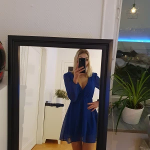 Blå klänning  - Oanvänd jätte fin klänning ifrån NLY Trend.