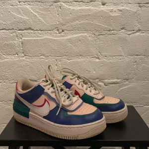 Nike Air force Shadow 1 - Säljer mina shadows då de tyvärr inte kommer till användning längre. Super duper sköna och snygga! Frakt betalas av köparen😊