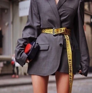 Off White belt  - Off White industrial belt. Ca två meter långt och i jättebra skick. Äkta med kvitto kvar. Jätte snyggt och perfekt för varje outfit.