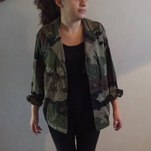  - Vintage militärjacka. Snygg passform, onesize. Säljer pga att jag inte använder den längre