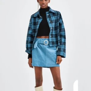 Zara jacka - Så fin jacka/skjorta från zara som inte längre finns att köpa. Superbra skick då jag endast använt denna vid 3 tillfällen 💛