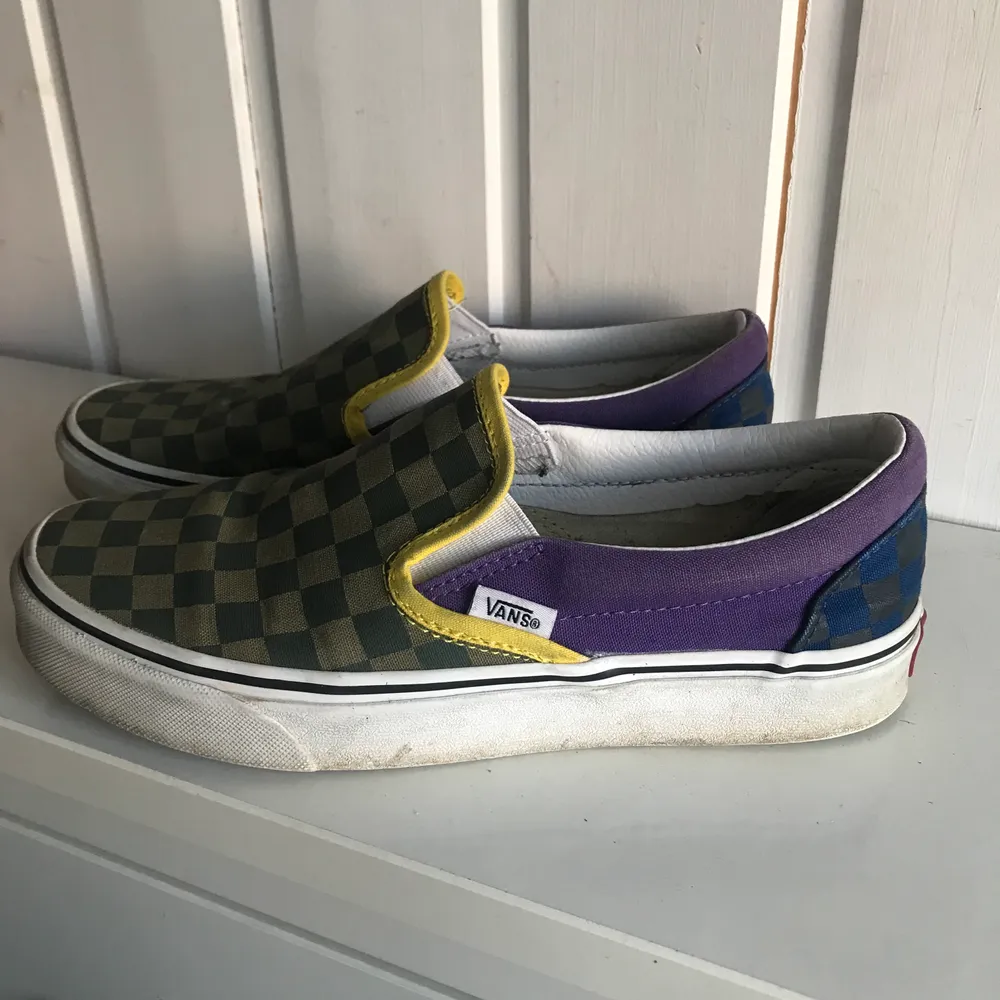 Checkered vans, bra skick. Köparen står för eventuell frakt. 🌸. Skor.