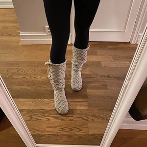 Uggs - Beiga uggs i storlek 38. Använda ett fåtal ggr 