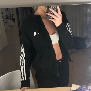 Adidas hoodie - Adidas hoodie i storlek M❤️ köparen står för frakt 