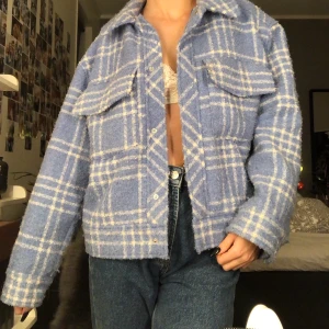 Jacka från monki  - Blå jättefin jacka från monki! Fint skick, storlek S! 🤍