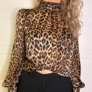 Blus - En jättefin leopard blus i storlek XS från H&M, knappt använd och bra skick! 100kr+Frakt!