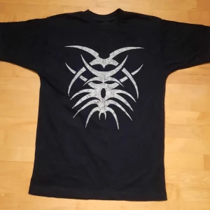 Tribal t shirt - Asfet tribal t shirt i storlek m