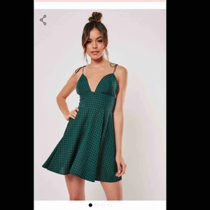 Klänning från missguided - Superfin klänning från Missguided. Helt oanvänd (lappen finns kvar), säljer då den är för liten. Köpare står för frakt :)