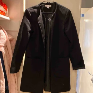  - Lång öppen blazer, använd en gång. Köparen står för frakten 🤗