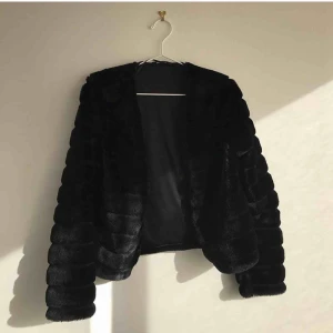  - Jacka från Gina tricot! Superfint skick!