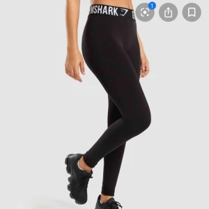  - Knappat andvända tights från gymshark💗 det är den kortare modellen som slutar vid vaden 