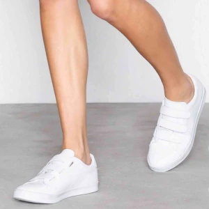  - Vita sneakers från Nelly använda 1 gång