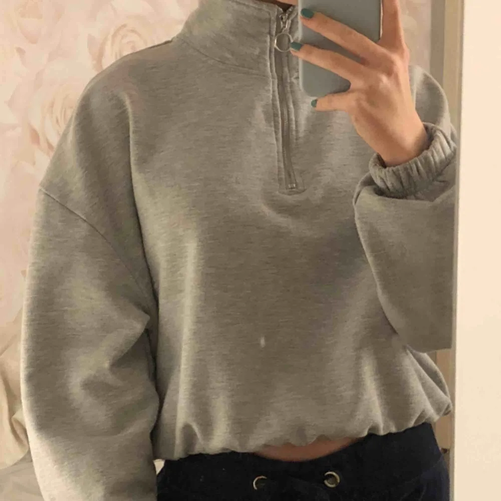 Jättefin hoddie från bikbok!💕 original pris: 400kr  Köparen står för frakt💕. Hoodies.