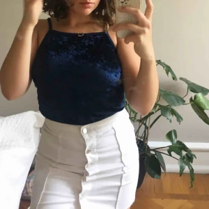  - Jättefint mörkblått linne, minns dock ej vart det är ifrån och står ej på lappen🦋frakt: 39 kr, totalpris: 119 kr