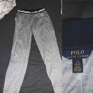  - Säljer mina Ralph lauren mjukis byxor  Riktigt bekväma och inte för tjocka och inte för tunna, Andvände dom 1 gång sen dess har dom bara legat i garderoben. 