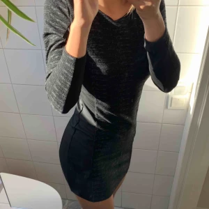  - FRAKT INGÅR! Figursydd klänning, passar till alla tillfällen :)