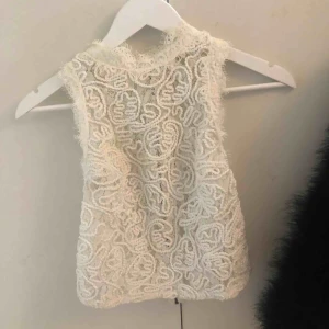  - Topp från zara. Perfekt till sommaren eller till fest. Använd en gång. Köparen står för frakten 💕