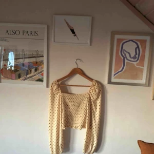  - Superfin topp från ginatricot!!💖🧡 endast använd en gång så tror någon annan har mer användning för den☺️ köparen står för frakt