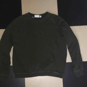  - ☘️Wesc mörkgrön tröja☘️Storlek S man☘️Storlek M kvinna☘️