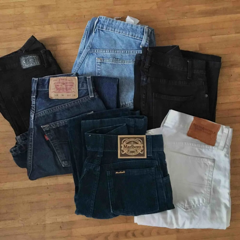 Säljer en del jeans på min profil! Vissa har redan sålts! Kommer fler!!! 😊. Jeans & Byxor.