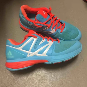 Adidas skor - Adidas skor Stl 38,5