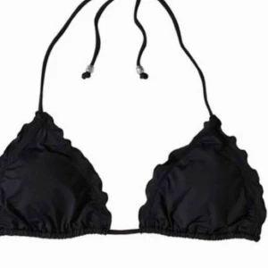  - Ny bikini topp från Nelly.com endast använd en gång. Säljes för att jag inte riktigt trivs i den modellen. 