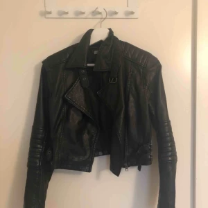  - Skinnjacka, använt ett få par gånger 