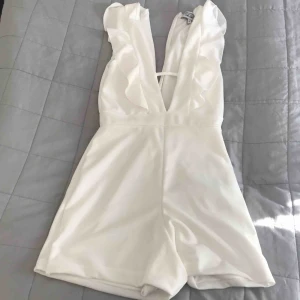  - Byxdress linn ahlborg, storlek s, aldrig använd eftersom den var för liten 200kr+frakt 