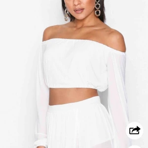  - Topp från NLY ONE. Använt ca 2 gånger. 50 kr + frakt.