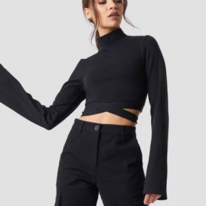  - Top från na-kd, nypris 299 kr och aldrig använd!! Storlek L men funkar även som M. Finns i Stockholm :)