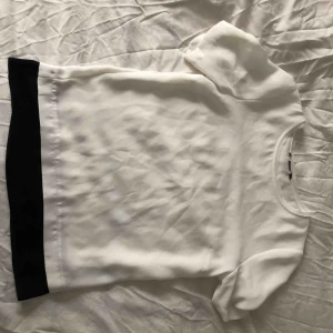  - T shirt i tunt silkigt material