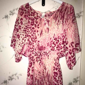  - rosa lite längre tröja