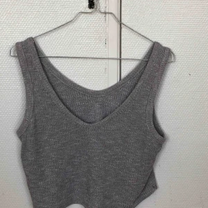  - Basic soft top, perfect for cozy occasions. 