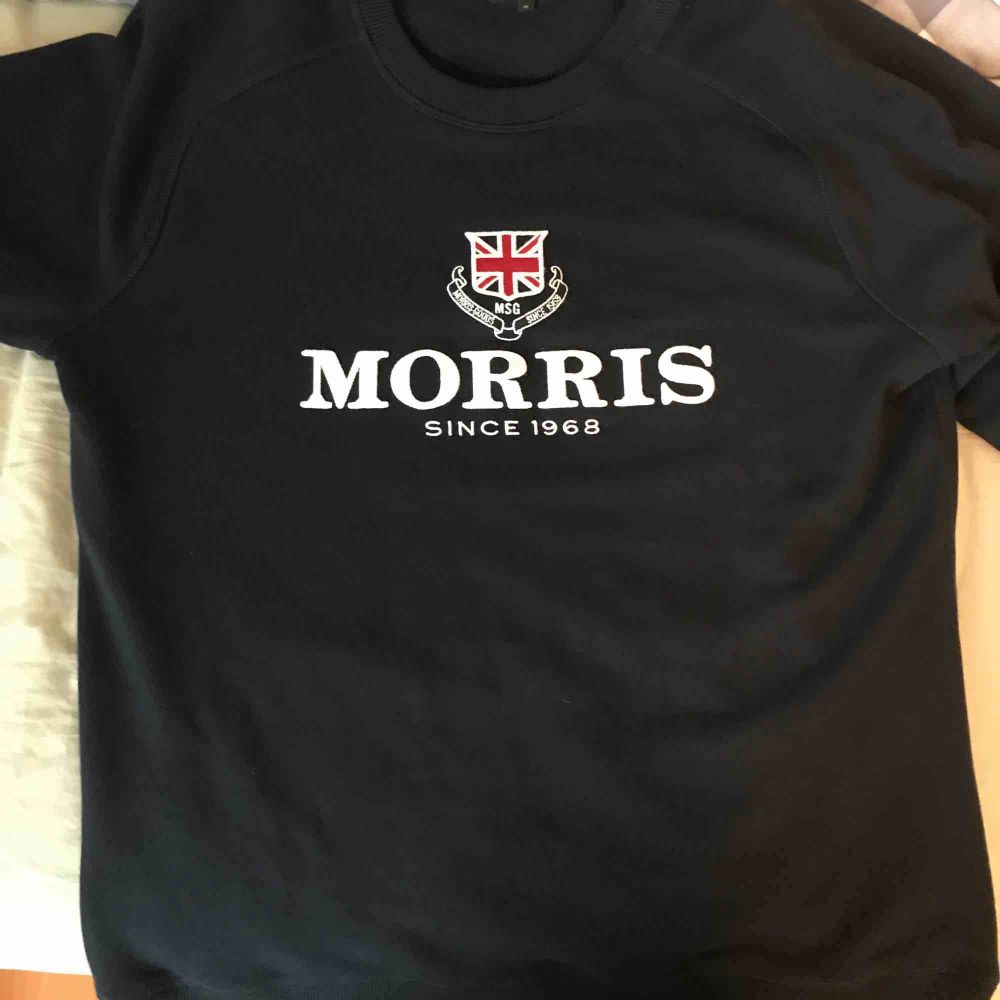 En Morris tröja. Storlek M men passar också en L. Använd 2 gånger. Kan gå ner i ork vid snabb affär.. Tröjor & Koftor.