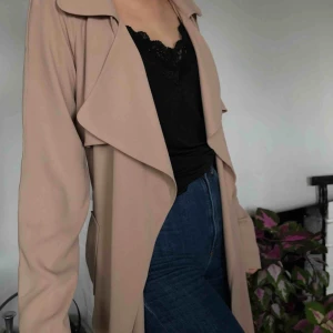  - Så fin trenchcoat perfekt till våren