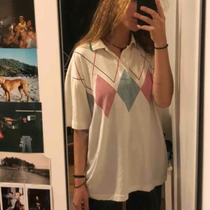  - lite oldschool tisha som e nice utsläppt som instoppad !! knappt använd 🌸 frakt tillkommer om man ej bor här hihi 