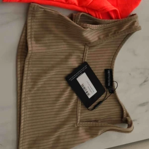  - Aldrig använd crop top