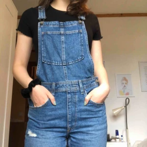  - Säljer mina kära hängselbyxor då jag inte använder de längre. Köparen står för frakten🥰